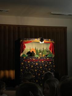 Divadlo a vánoční strom